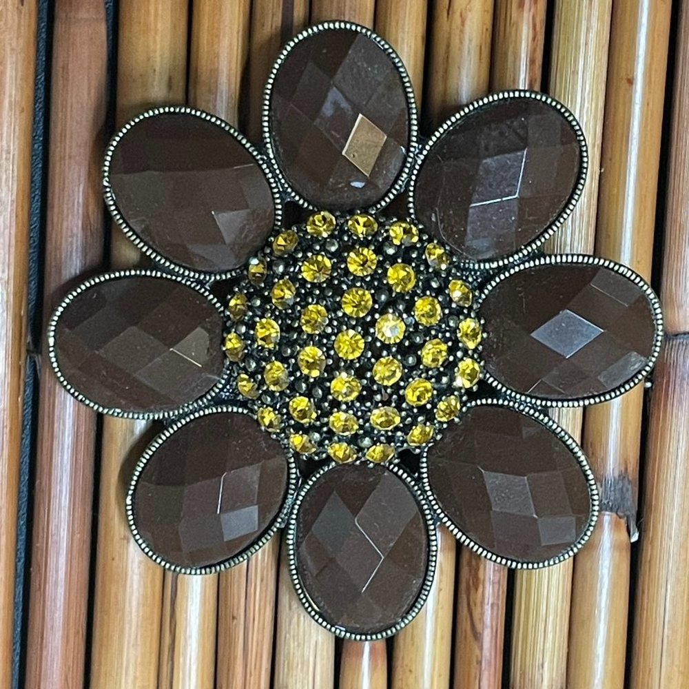 VINTAGE NEW BELT BUCKLE FACETED BROWN CABOCHON W/YELLOW RHINESTONE CENTER